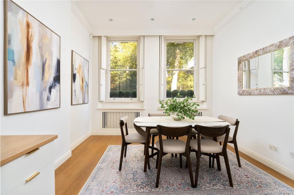 3 bedroom maisonette for sale in Connaught Square, Hyde Park, London, W2